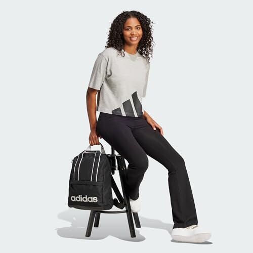 Adidas T-Shirt Donna Essentials Grigio M - immagine 3