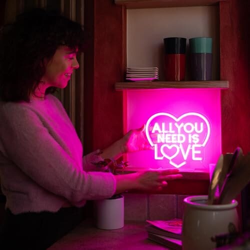 Insegna Luminosa LED All You Need Is Love - immagine 2